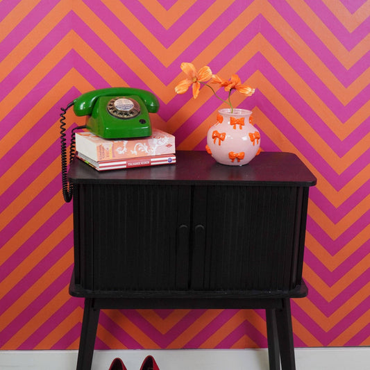 Vaso Rosa com Laços Vermelhos