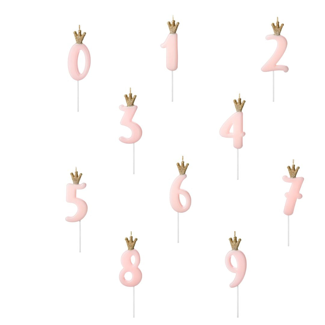 Vela de número rosa com coroa dourada, com altura de 9,5cm.
Cada embalagem contém 1 unidade.