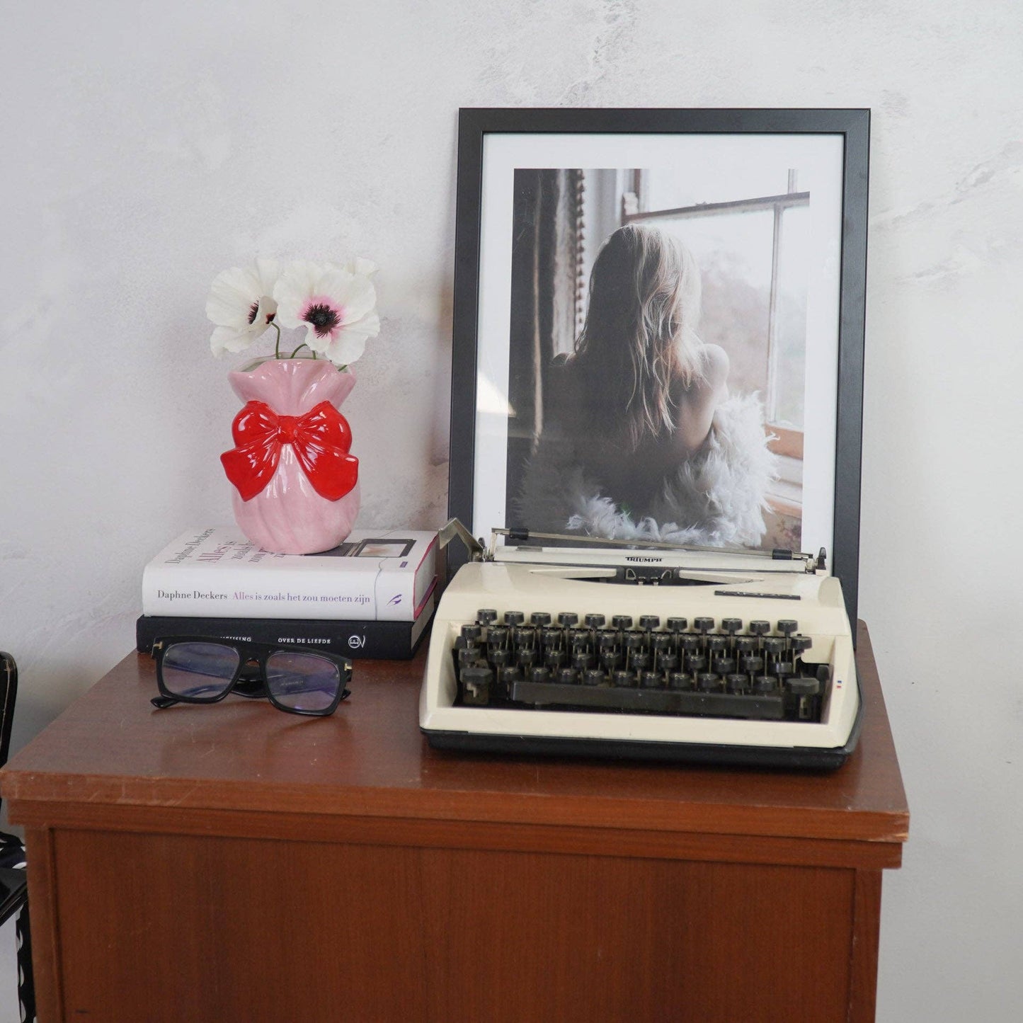 Vaso Rosa com Laço Vermelho