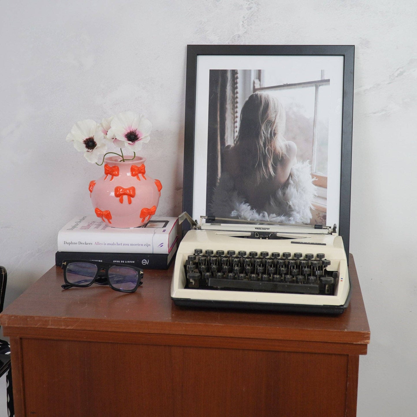 Vaso Rosa com Laços Vermelhos