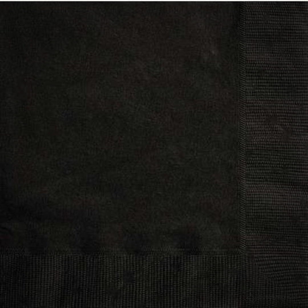 Guardanapos pretos, com a medida de 25 x 25 cm. Cada embalagem é composta por 20 unidades.