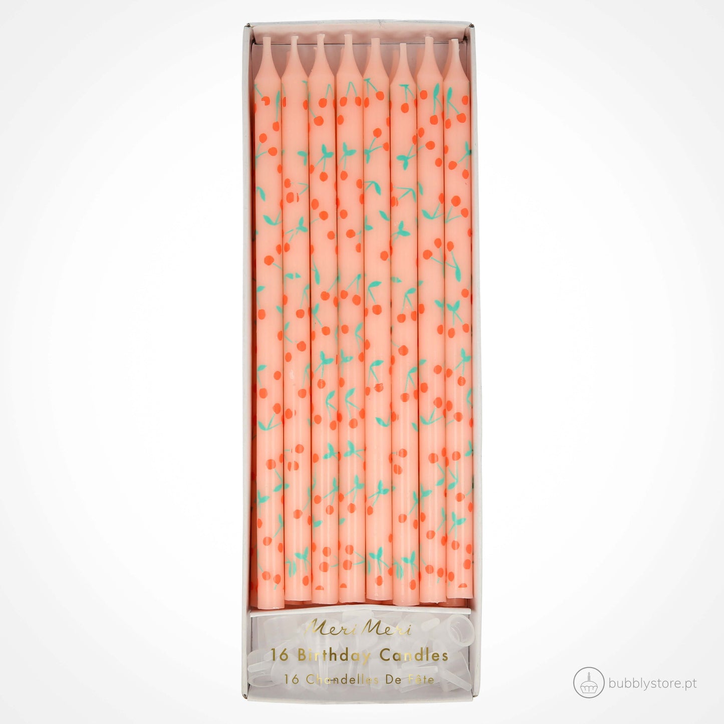 Velas de aniversário altas com estampa de cerejas, com altura 14,6cm. Cada embalagem contém 16 unidades e respectivos suportes.