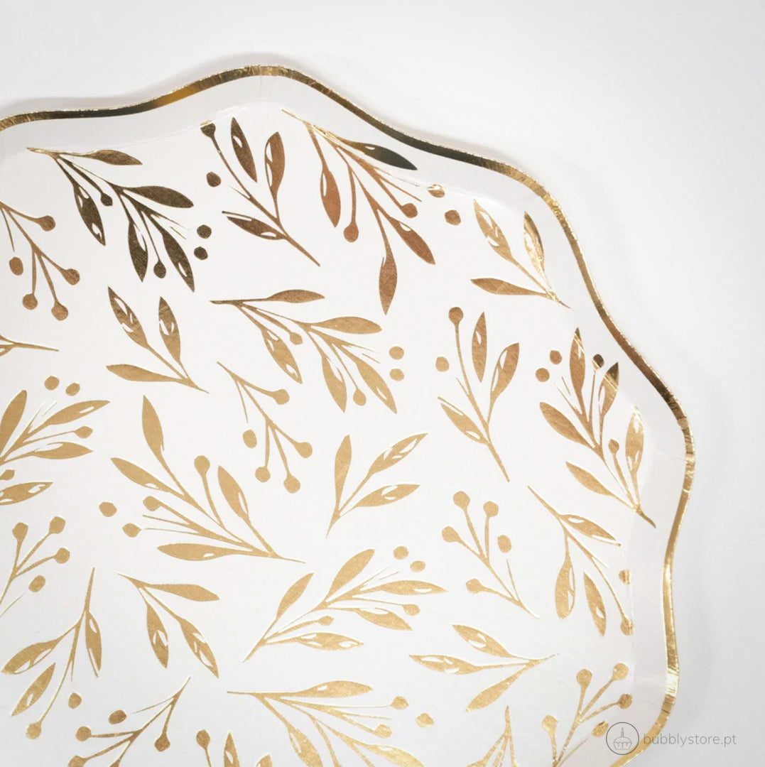 Platos De Hojas Doradas