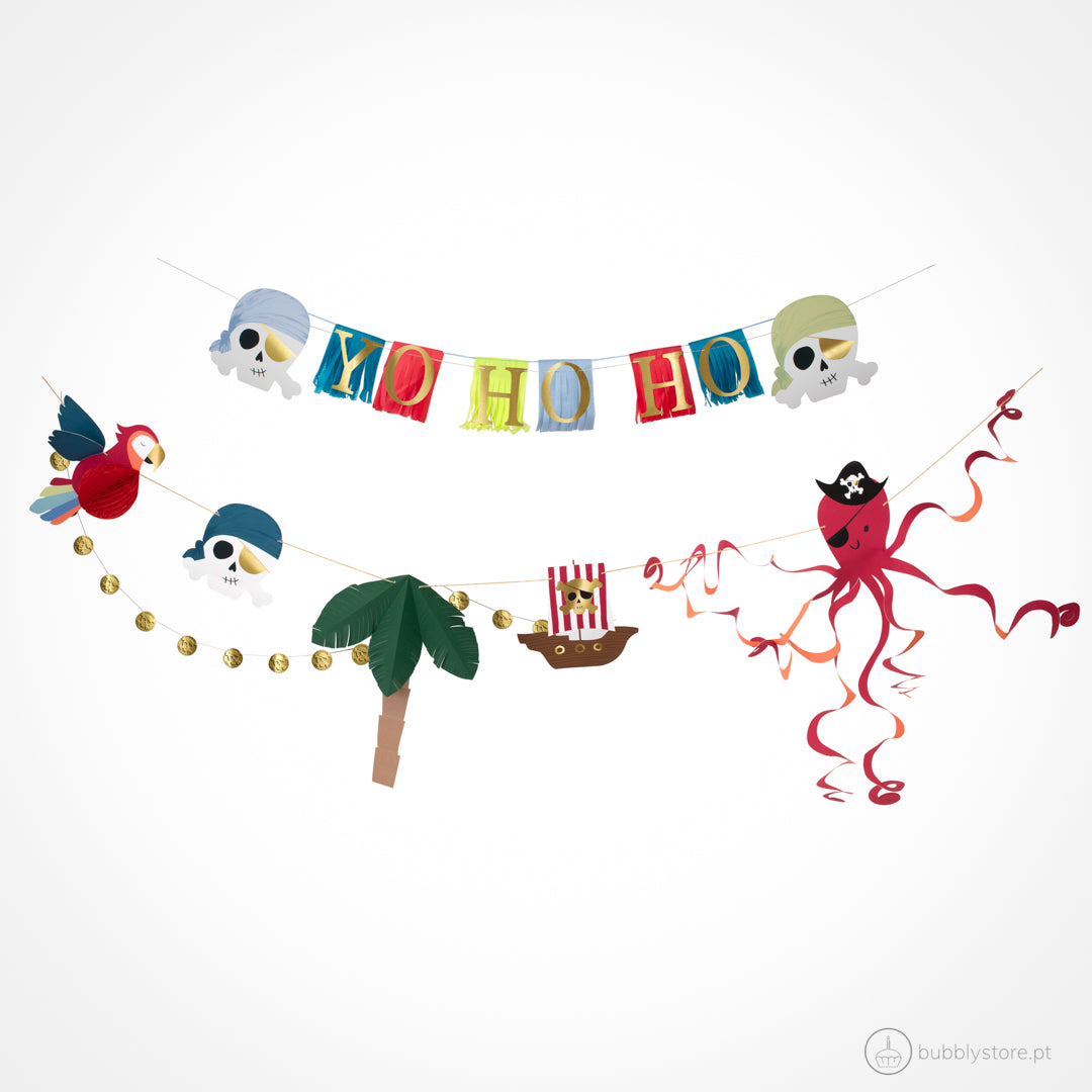 Grinaldas da temática Piratas. A grinalda mede 2,1m e o fio tem um comprimento total de 3,5m.