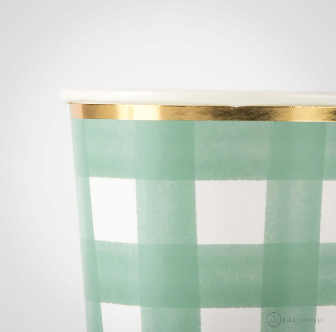 Tazas a cuadros verdes