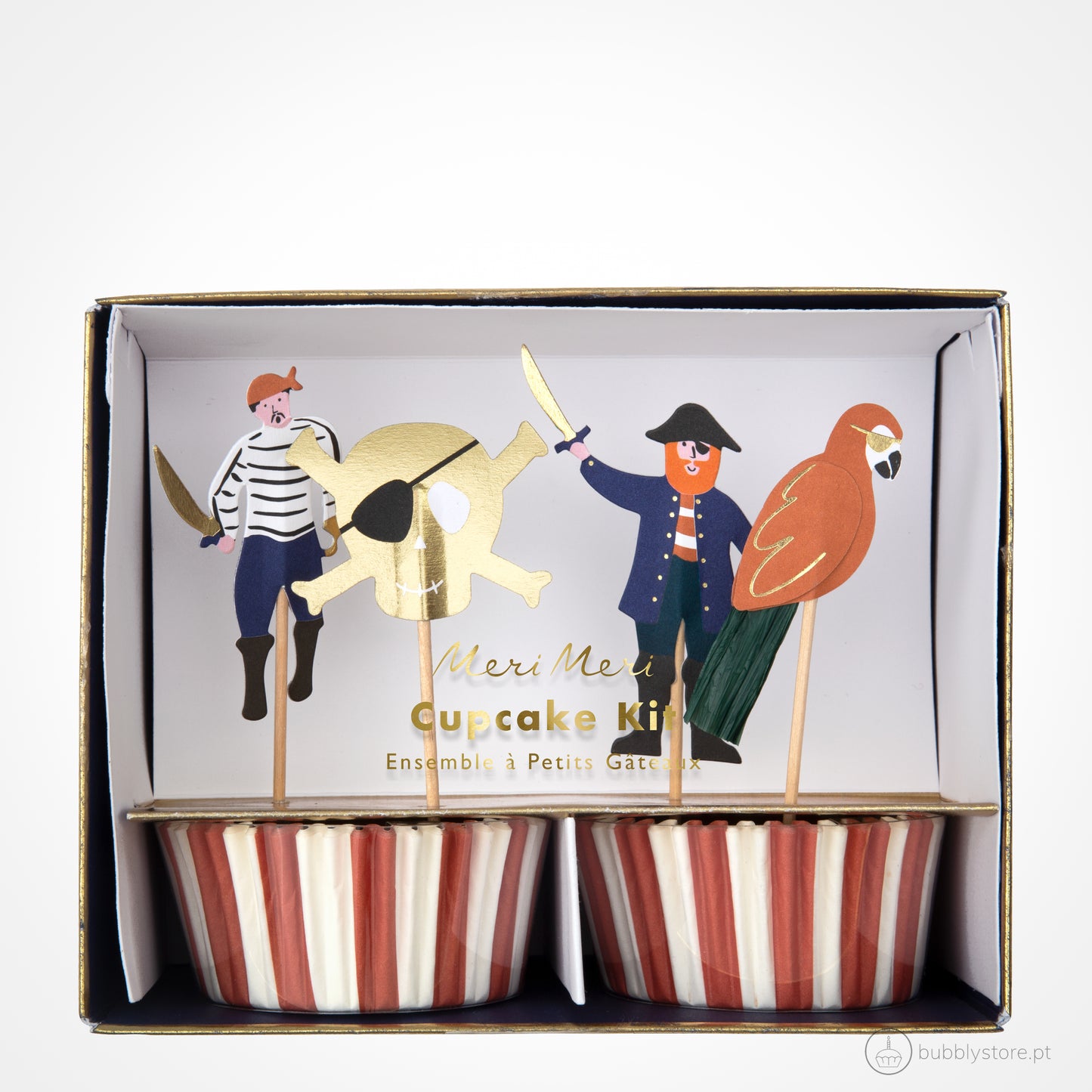 Kit de Cupcakes da temática Piratas. Cada embalagem é composta por 24 formas e 24 toppers com 4 designs diferentes.