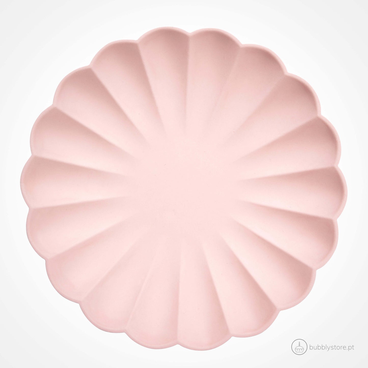 Pratos rosa claro em bambu , com a medida de 241 x 241 x 6 mm. Disponíveis em conjuntos de 8 unidades.