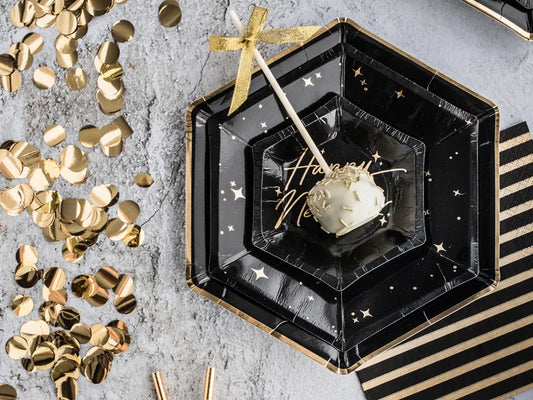 Platos negros y dorados