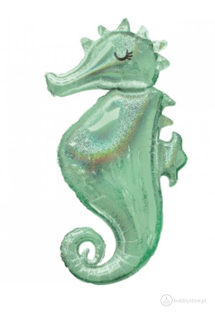 Balão em forma de cavalo marinho, com 50 x 96cm após enchimento.
Apto para enchimento a hélio ou ar.
Enchimento não incluído.