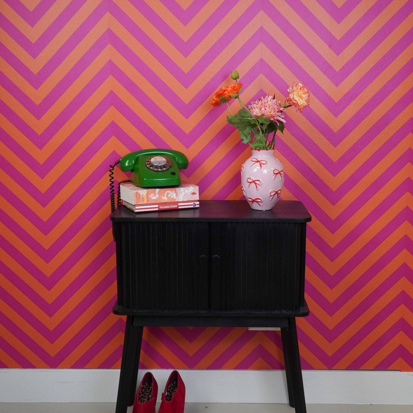 Vaso Rosa com Laços Vermelhos