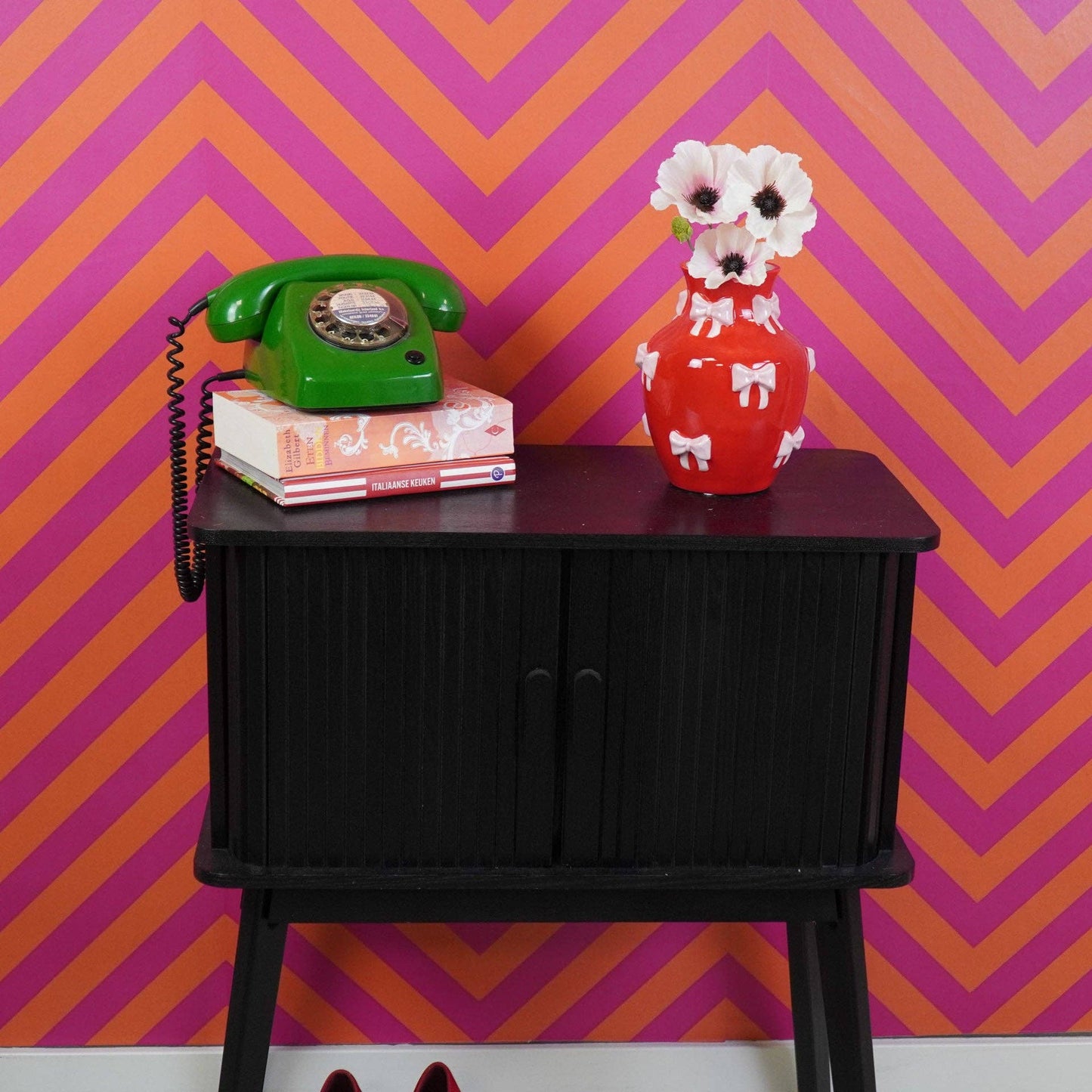 Vaso Vermelho com Laços Rosa