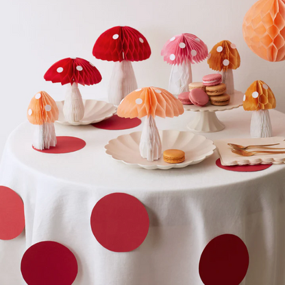 Cogumelos decorativos em papel, com a medida de 13, 15 e 20cm. 
Cada embalagem é composta por 10 unidades.