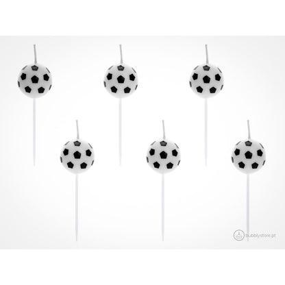 Velas de aniversário em forma de Bola de Futebol, com altura 2,5cm. Cada embalagem contém 6 unidades.