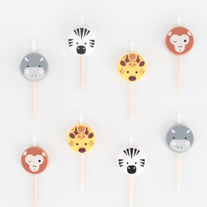 Velas de aniversário da temática Mini Safari, com altura de 6cm. Cada embalagem contém 8 unidades.