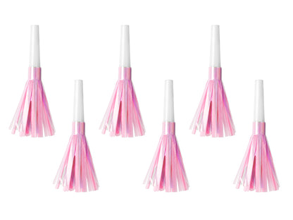 Conjunto de 6 cornetas de festa de aniversário com franjas em vários tons rosa claro.