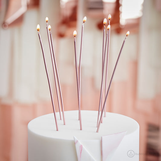 Velas de aniversário altas rose gold, com altura de 18cm.
Cada embalagem contém 12 unidades.