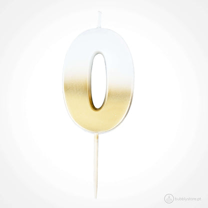 Vela de aniversário n.º 0 dourada degradê, com altura de 5cm.
Cada embalagem contém 1 unidade.