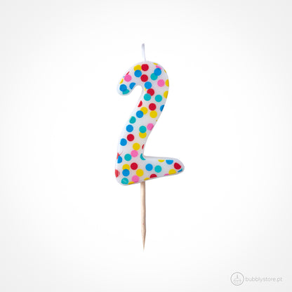 Vela de aniversário n.º 2 com bolinhas coloridas, com altura de 9cm.
Cada embalagem contém 1 unidade.