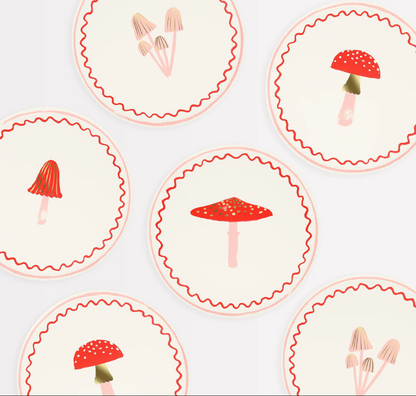 Pratos com estampa de cogumelos, com diâmetro de 21,6cm.
Cada embalagem contém 8 unidades com 4 designs diferentes.