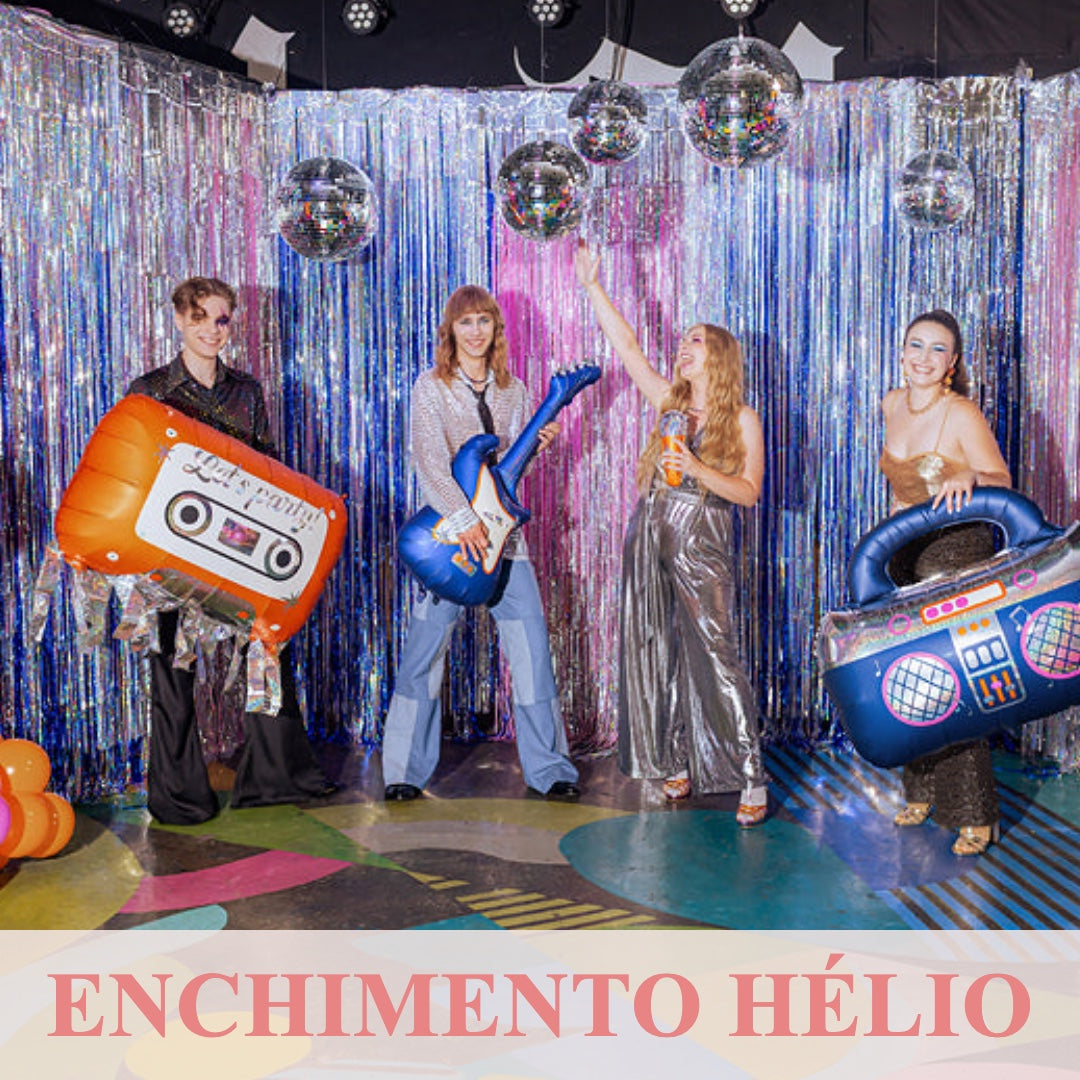 Enchimento a hélio de balões foil de forma gigante, como a cassete e o rádio