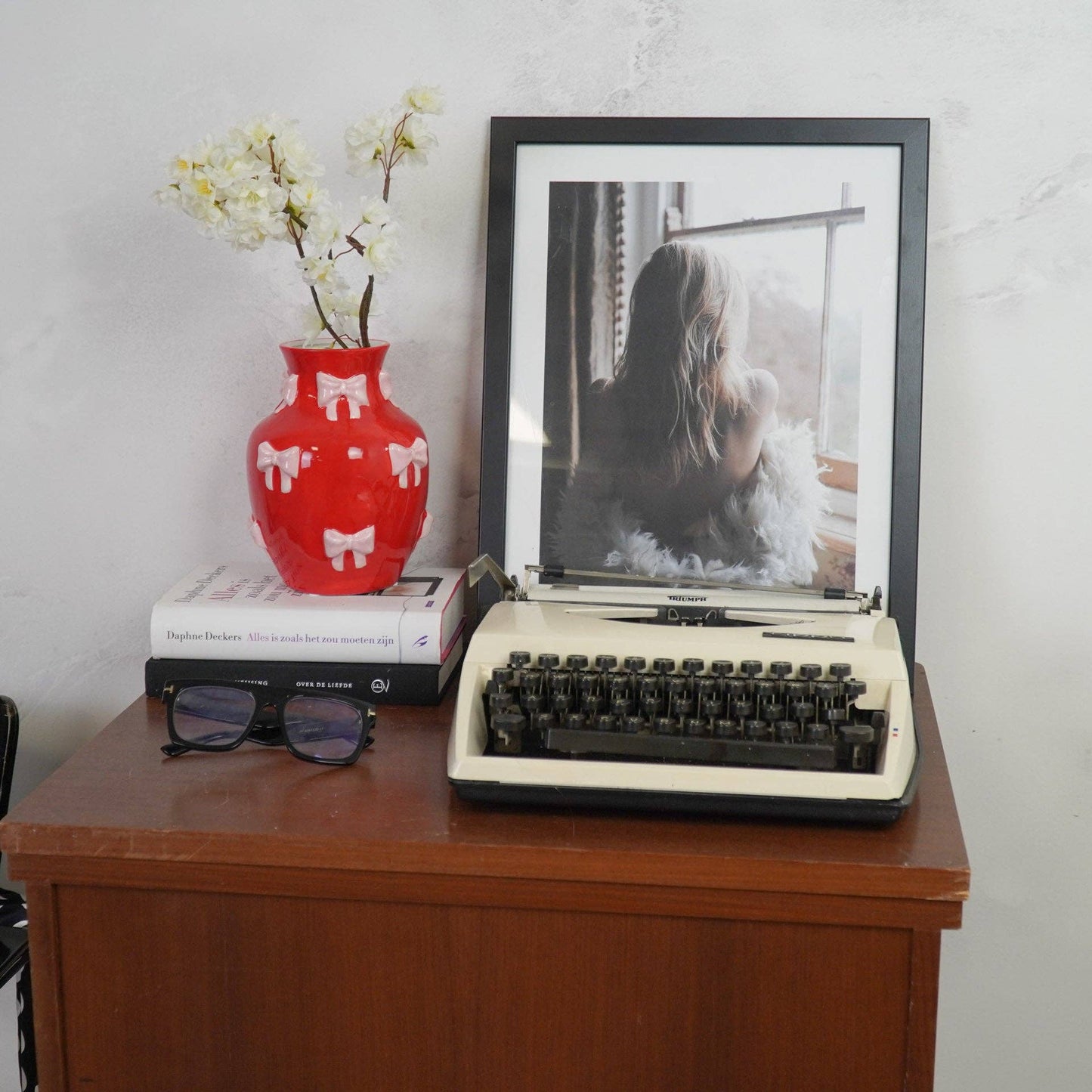 Vaso Vermelho com Laços Rosa