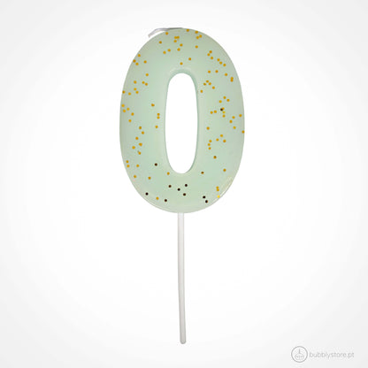 Velas de aniversário verde água com mini confetis dourados, com altura 7,6cm. Cada embalagem contém 1 unidade.