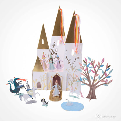 Centro de mesa em forma de castelo para decoração de festa de aniversário do tema Princesa, com a medida de 30,50 x 53,40cm.