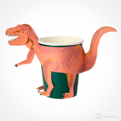 Copos da temática Dinossauros, com a capacidade de 256ml.
Cada embalagem contém 8 unidades.