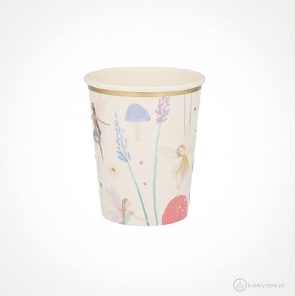 Copos da temática Fadas, com a capacidade de 256ml.
Cada embalagem contém 8 unidades.