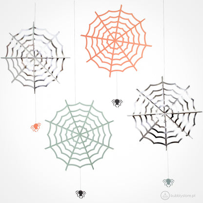 Teias Aranha para decoração de festa de Halloween.
Cada embalagem é comporta por 4 teias e 8 aranhas.