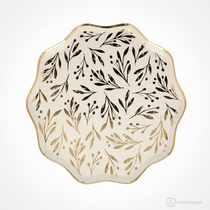 Pratos com estampa de folhas em dourado brilhante, com a medida de 21 x 21 cm.
Cada embalagem contém 8 unidades.