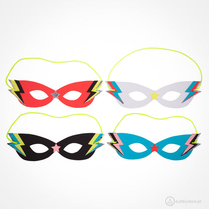 Conjunto máscaras da temática Super-Heróis, com 4 designs diferentes, com a medida de 21,6 x 6,4 x 6cm.
Cada embalagem contém 8 unidades.