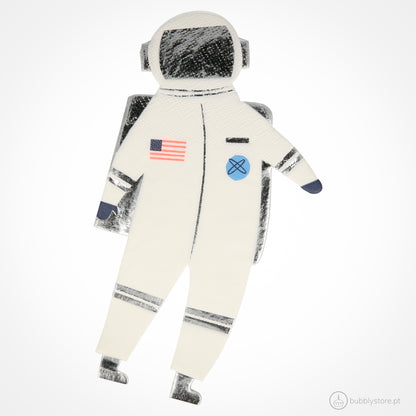 Guardanapos com formato de astronauta, com a medida de 10,8 x 19,4cm.
Cada embalagem é composta por 16 unidades.