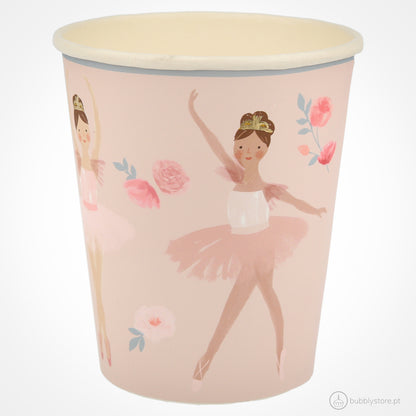 Copos da temática Bailarinas, com a capacidade de 256ml.
Cada embalagem contém 8 unidades.