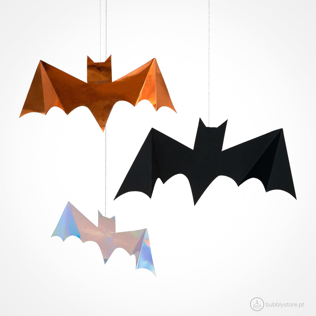 Conjunto de 8 morcegos em 3 tamanhos diferentes para decoração de festa de Halloween ou Batman.