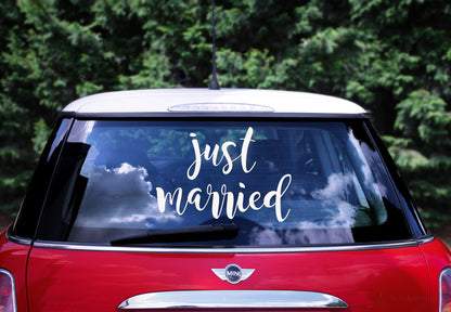 Sticker branco Just Married, com a medida de 33 x 45cm.
Cada embalagem contém 1 unidade.