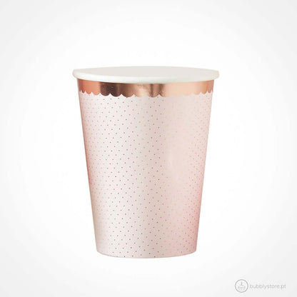 Copos rosa com pintas rose gold, com a capacidade de 400 ml.
Disponíveis em conjuntos de 8 unidades.