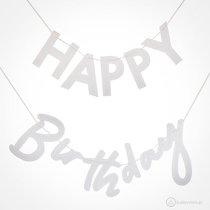 Grinalda Happy Birthday em acrílico. Cada embalagem contém 3 fios de 1m de comprimento cada.