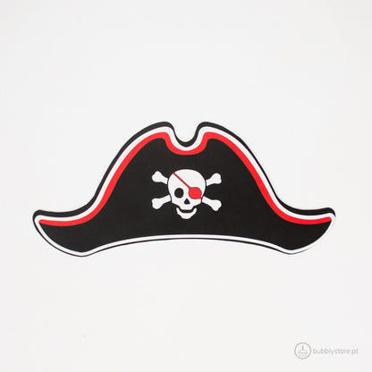 Convites da temática Piratas, com a medida de 1,5 x 12 x 16 cm.  Cada embalagem é composta por 8 convites, 8 envelopes e 8 stickers.