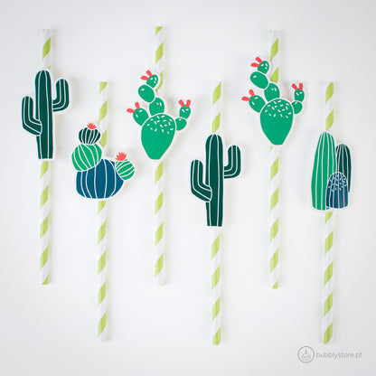Palhinhas de papel da temática Cactos, com a altura de 19,5 cm. Cada embalagem é composta por 12 unidades.