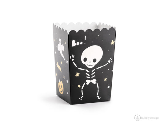 Caixas para pipocas da temática Halloween, com a medida de 7 x 7 x 12,5 cm.
Cada embalagem contém 6 unidades.