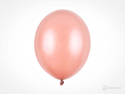 Balões latex, liso acabamento metálico, 30 cm de diâmetro. Aptos para enchimento com hélio. Disponíveis em packs de 10, 50 ou 100 unidades.