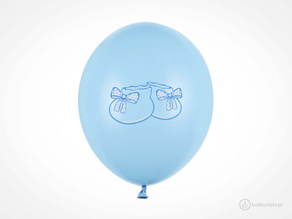 Balões de latex com estampa de sapatinhos de bebé, com 30 centímetros de diâmetro. Aptos para enchimento com hélio. Embalagem de 6 unidades.