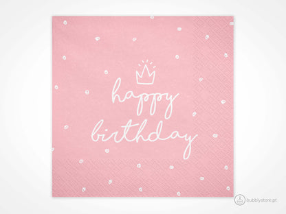 Guardanapos rosa com letras brancas, com a medida de 16,5 x 16,5 cm. Cada embalagem é composta por 20 unidades.