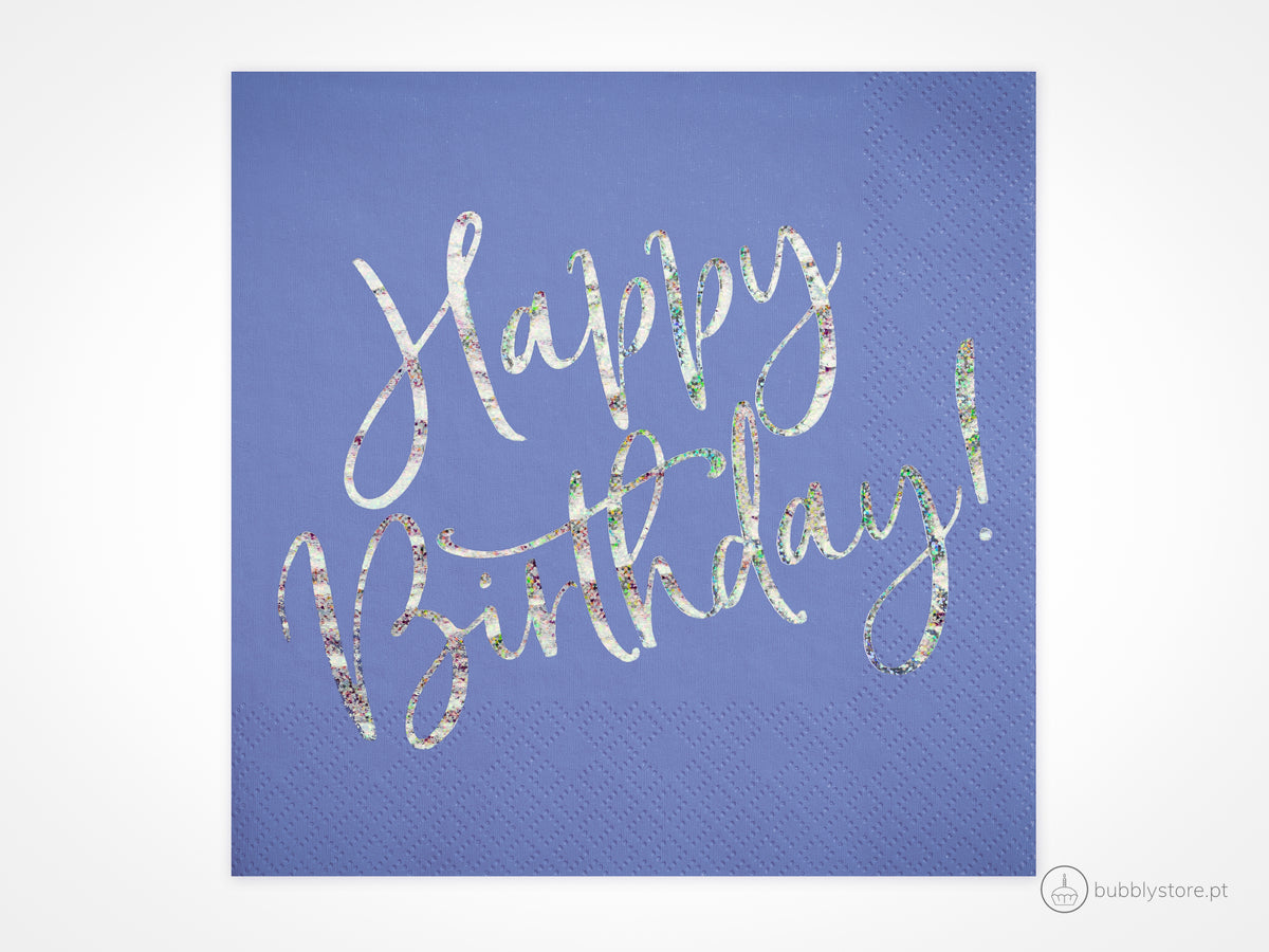Guardanapos azuis com letras iridescente, com a medida de 16,5 x 16,5 cm. Cada embalagem é composta por 20 unidades.
