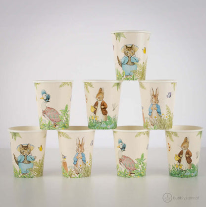 Copos da temática Peter Rabbit, com a capacidades de 256ml.
Cada embalagem contém 8 unidades.