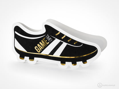 Convites de futebol com formato de chuteira, com a medida de 19 x 9cm. 
Cada embalagem é composta por 5 convites e envelopes.