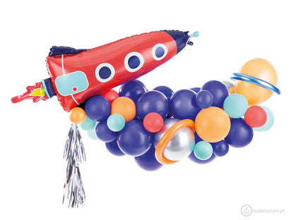 Arco de balões para decoração de festa aniversário do tema Espaço / Astronautas, com 154 x 130cm.
Inclui balões de latéx, balão foil em forma de foguete.